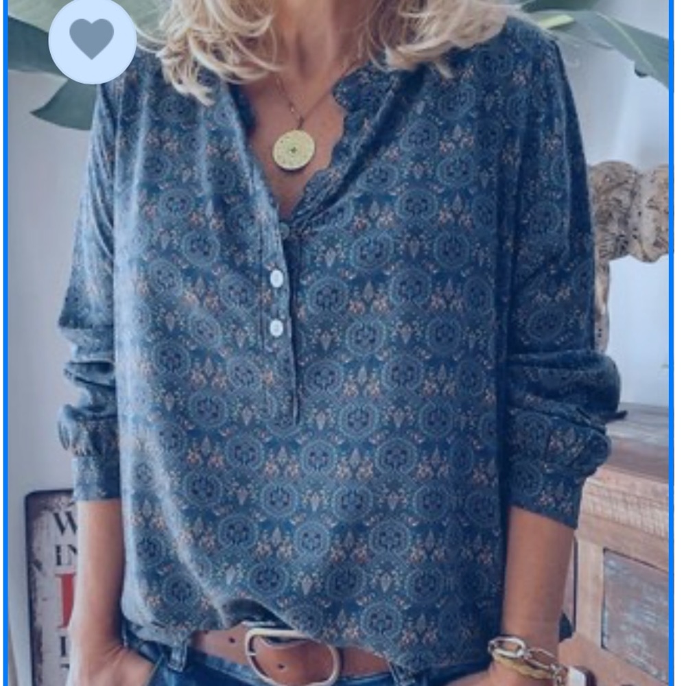 Mandarin collar blouse size small fits like a 4/6)